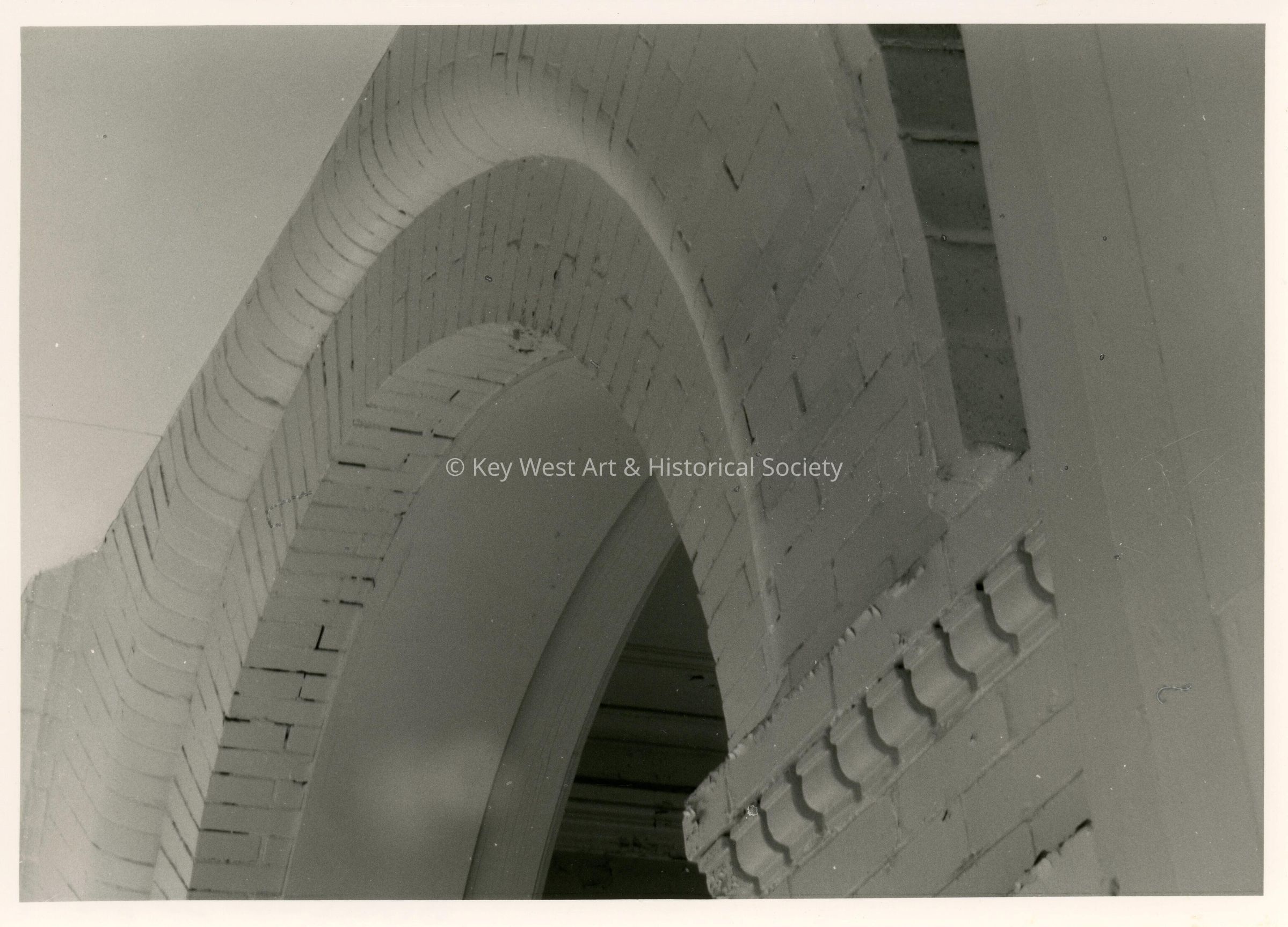 A brick archway. picture number 1