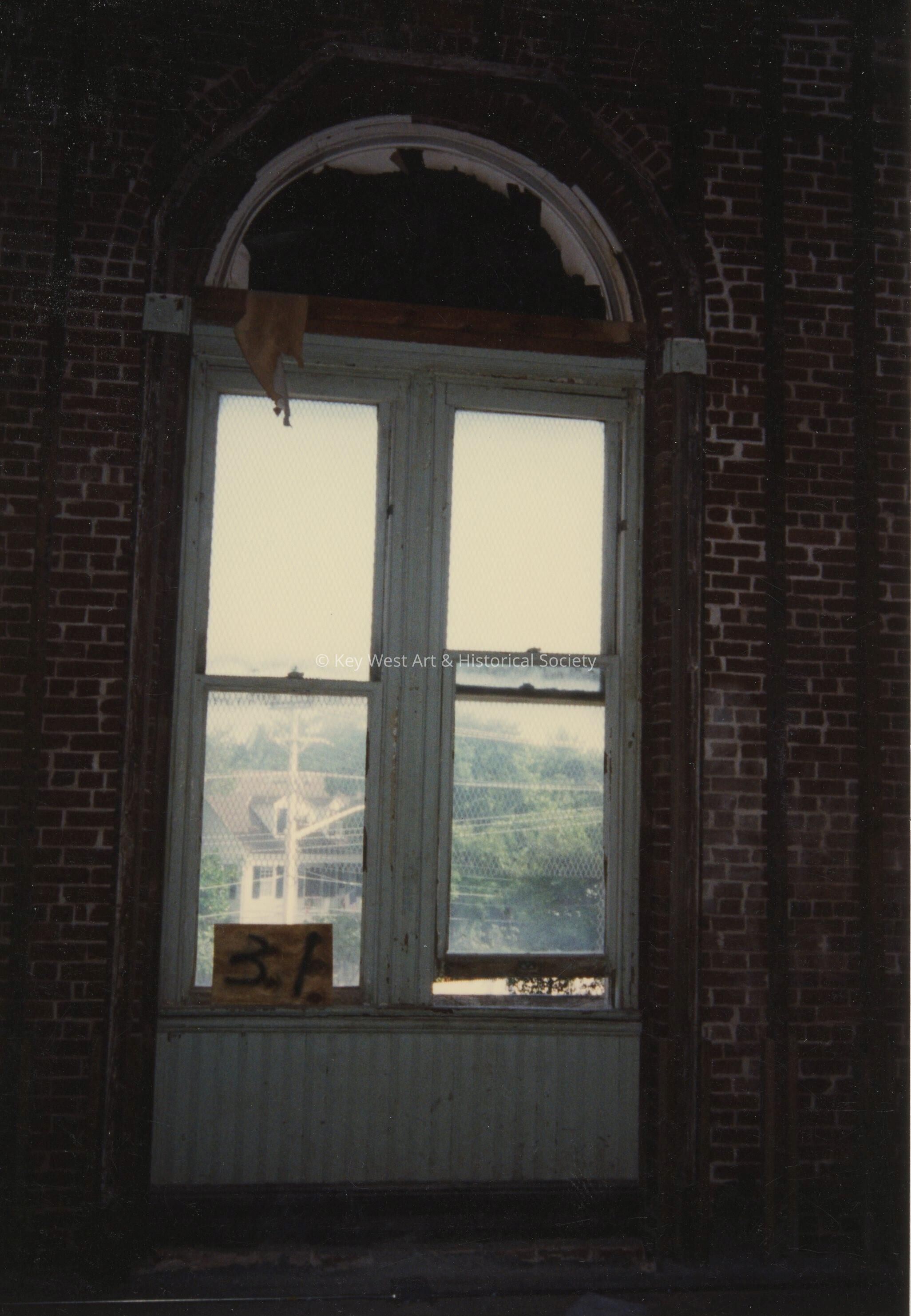 A window labeled number 31.