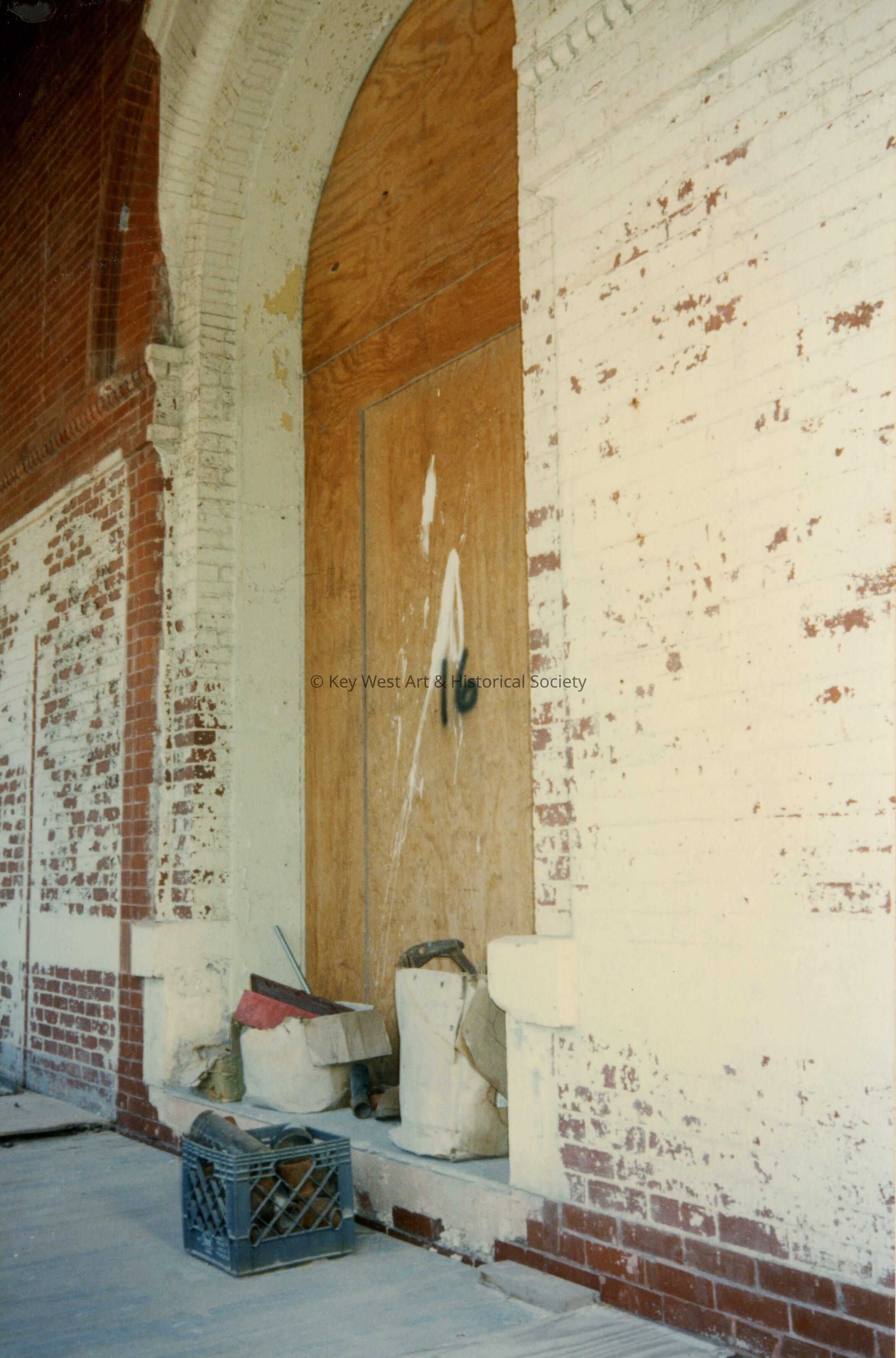 A window labeled number 16.
