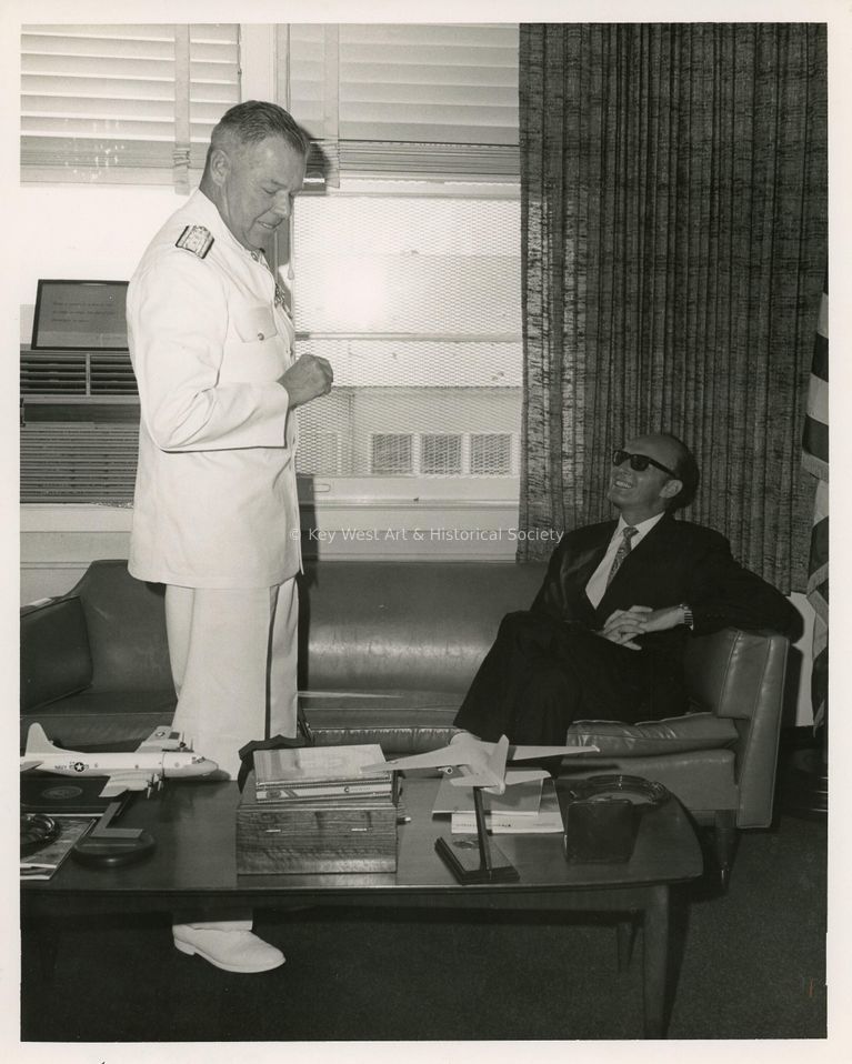 2 Men talking in an office