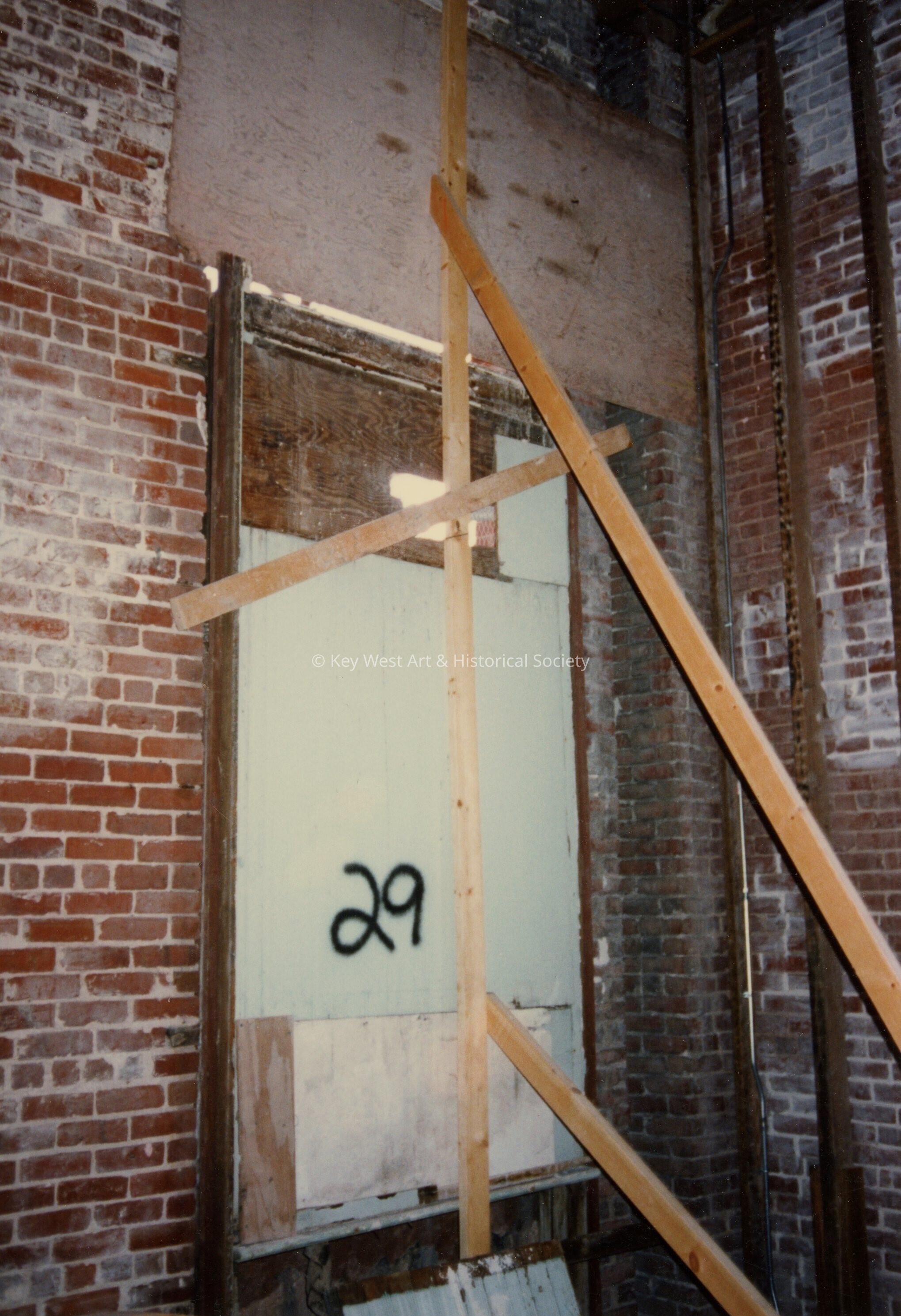 A window labeled number 29.
