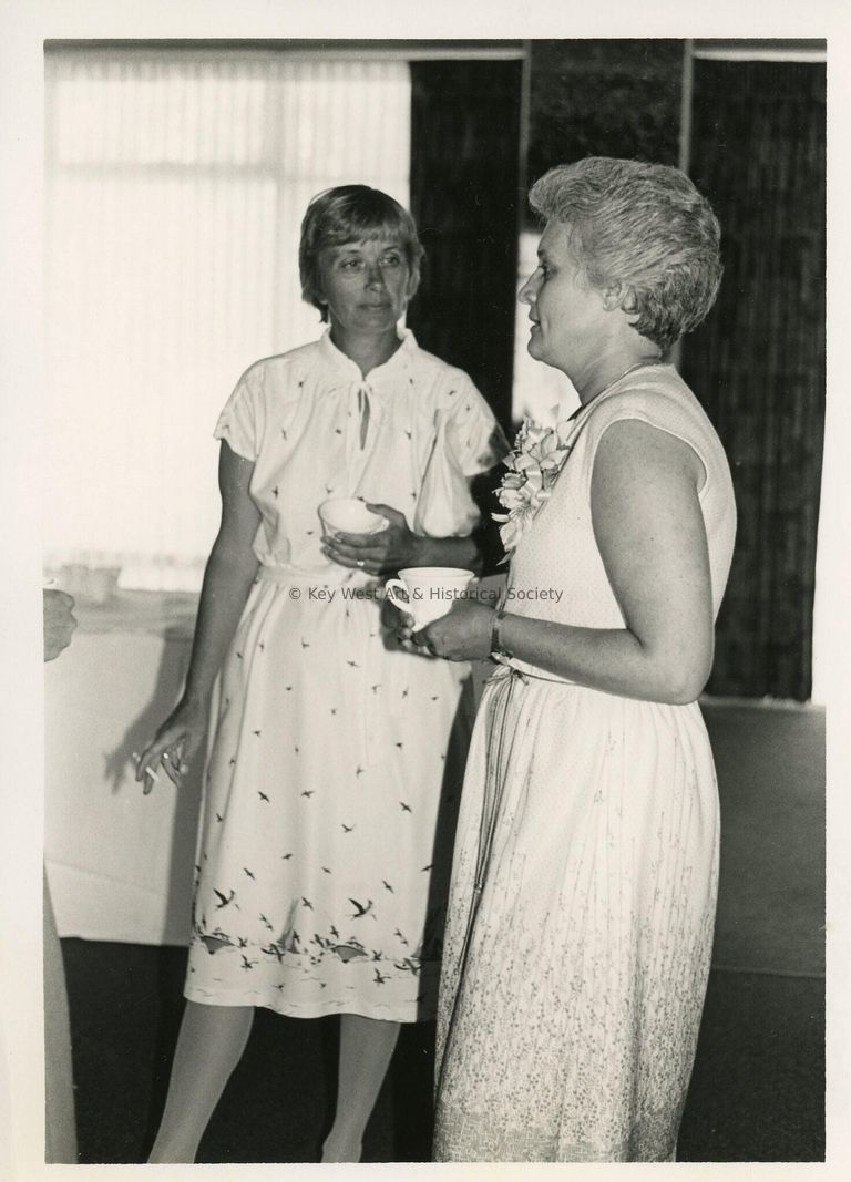 2 Unknown woman drinking tea and talking