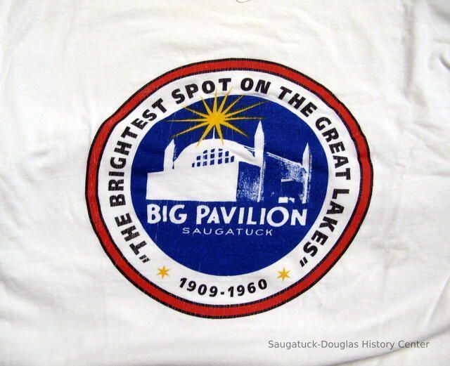          T-shirt Big Pavilion
   