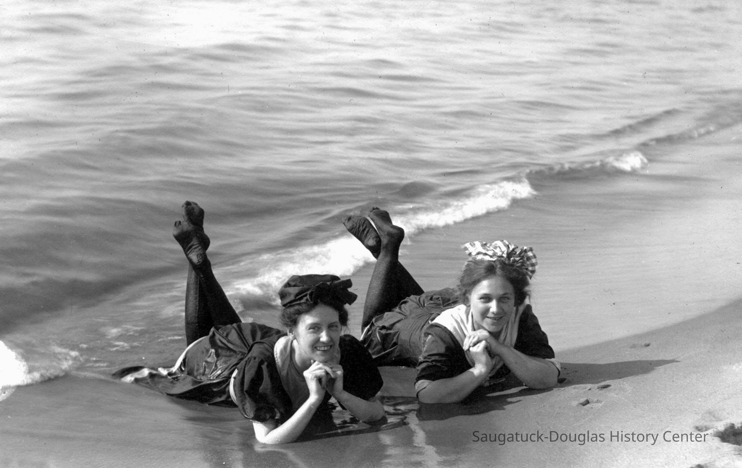          2 Ladies on beach.jpg 801KB
   