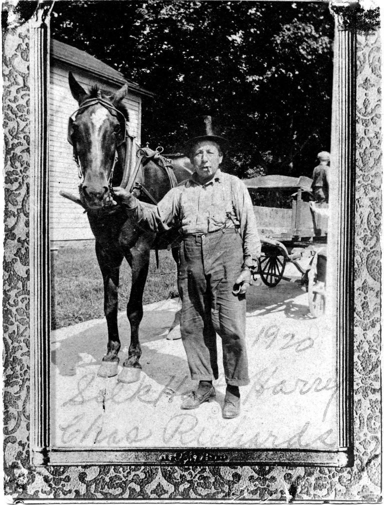          89-1-198_Chas_Richards_ca_1920.jpg 1.2MB; 1920 Silk Hat Harry
   