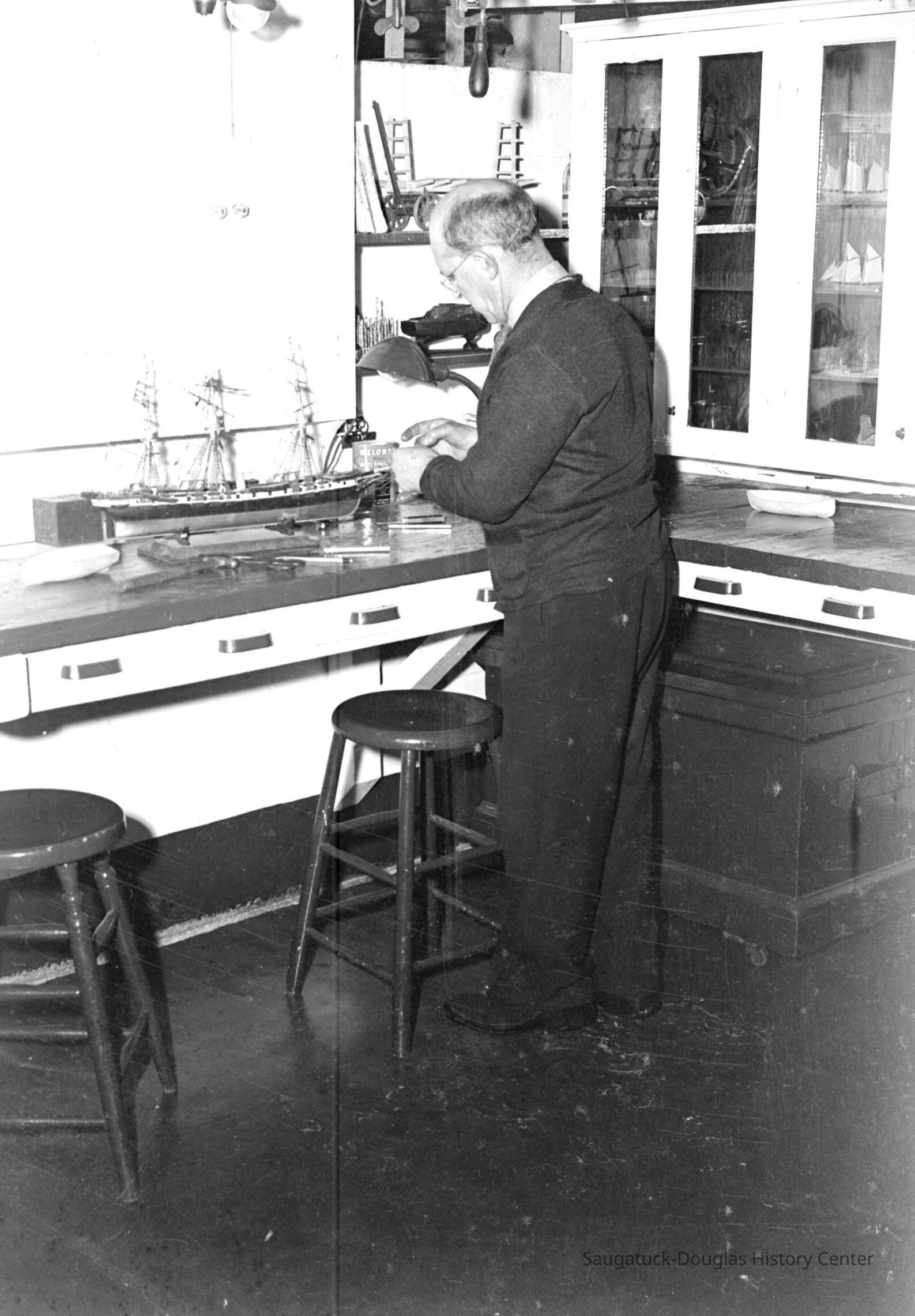 Abbott Davis 1945 picture number 1
