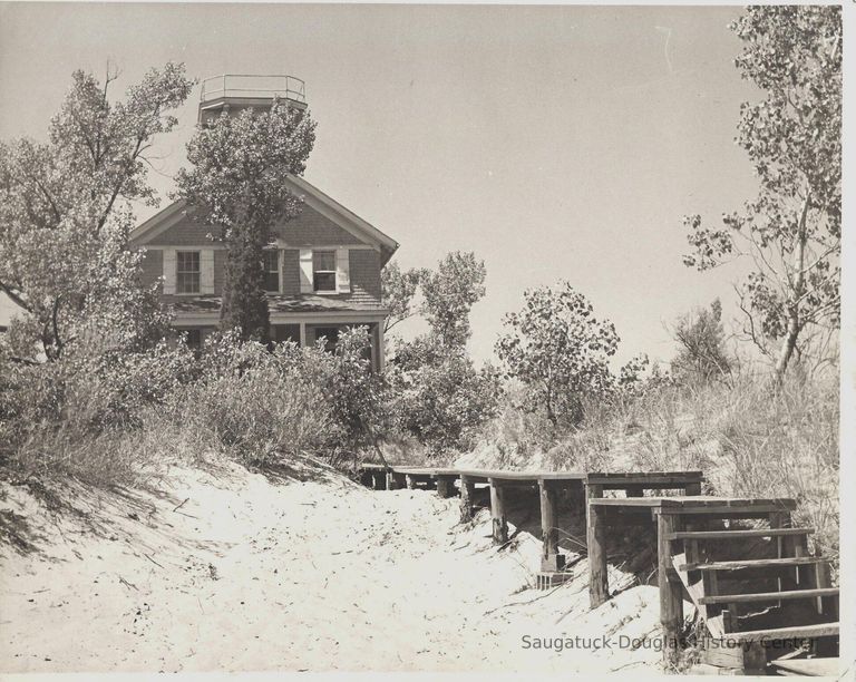          saugatuck lighthouse
   