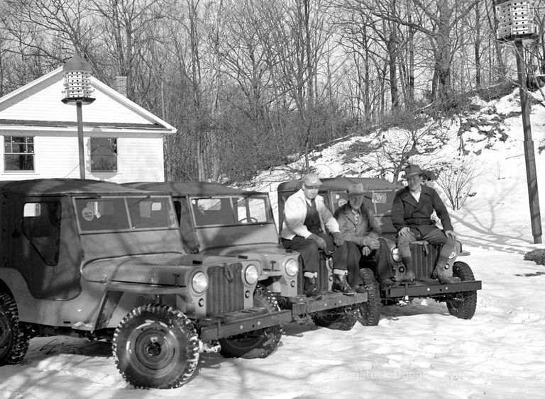          Bennett cottage and jeeps 1949 picture number 1
   