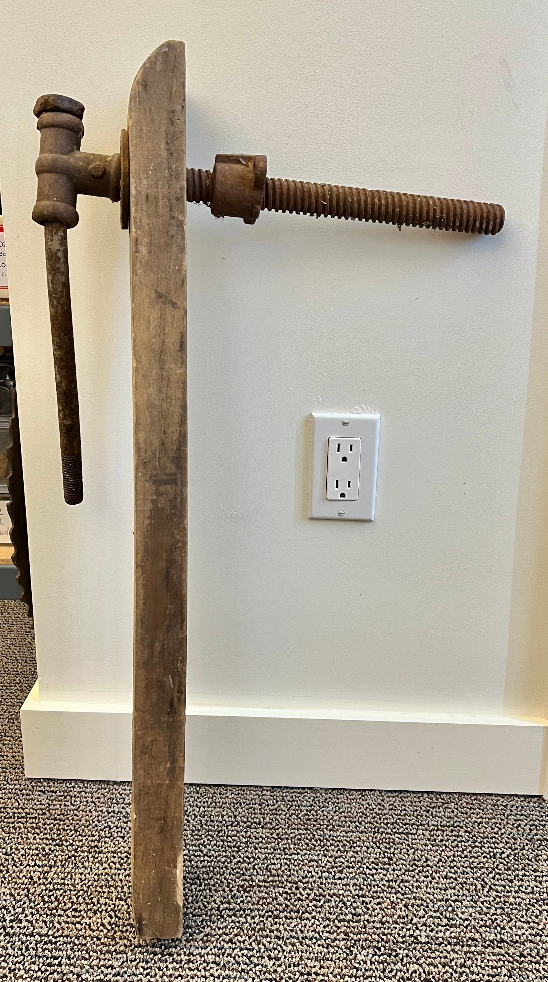 Bench screw, partial picture number 1