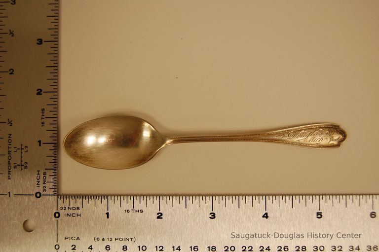          Douglas spoon; Origsize: 8