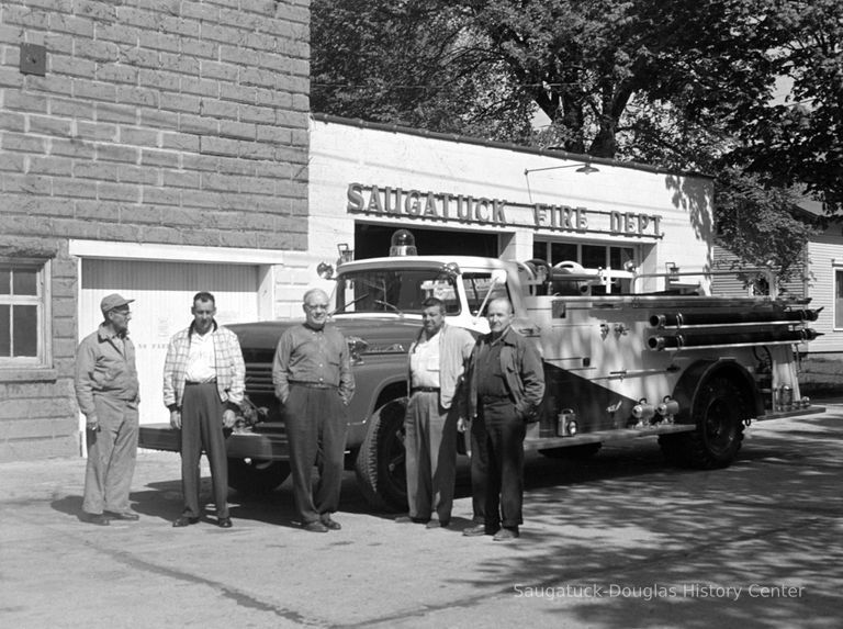          390 0/1	Saugatuck - fire department New fire truck at Griffith St. [and Culver St.] station; From 