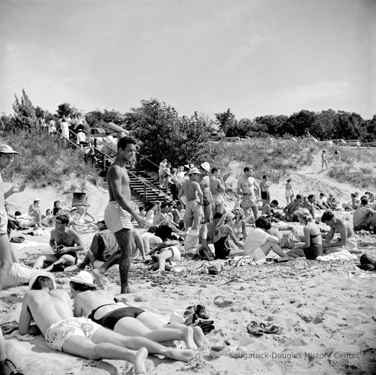          Oval Beach crowds 1949 picture number 1
   