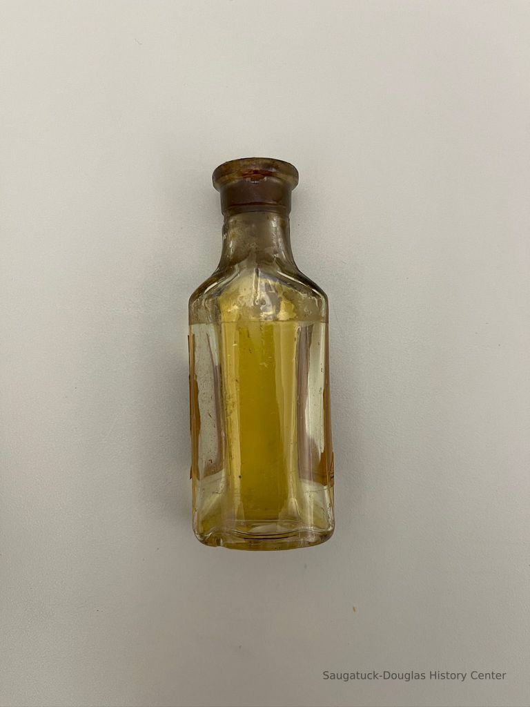          Peppermint oil bottle, Todd Farm picture number 1
   