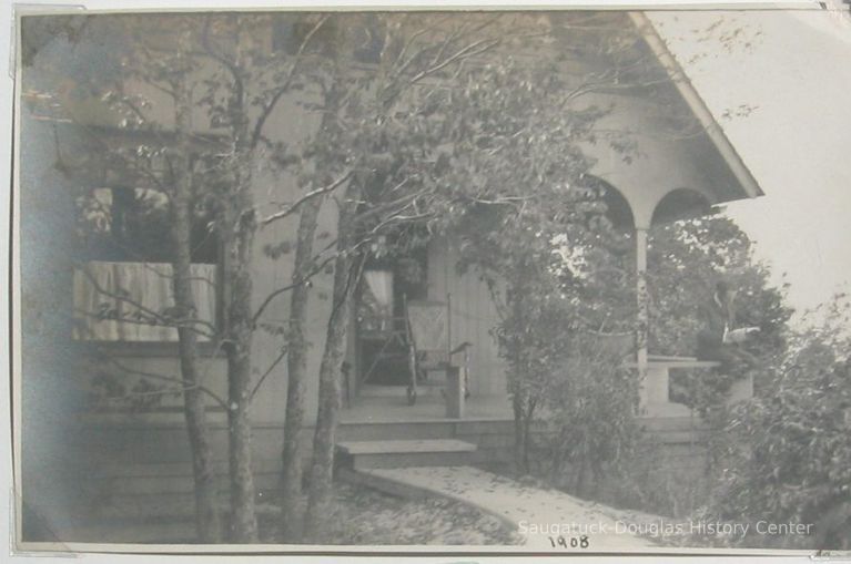          Alvord cottage 1908 Reader on Porch copy.jpg 322KB; Alvord cottage in 1908
   