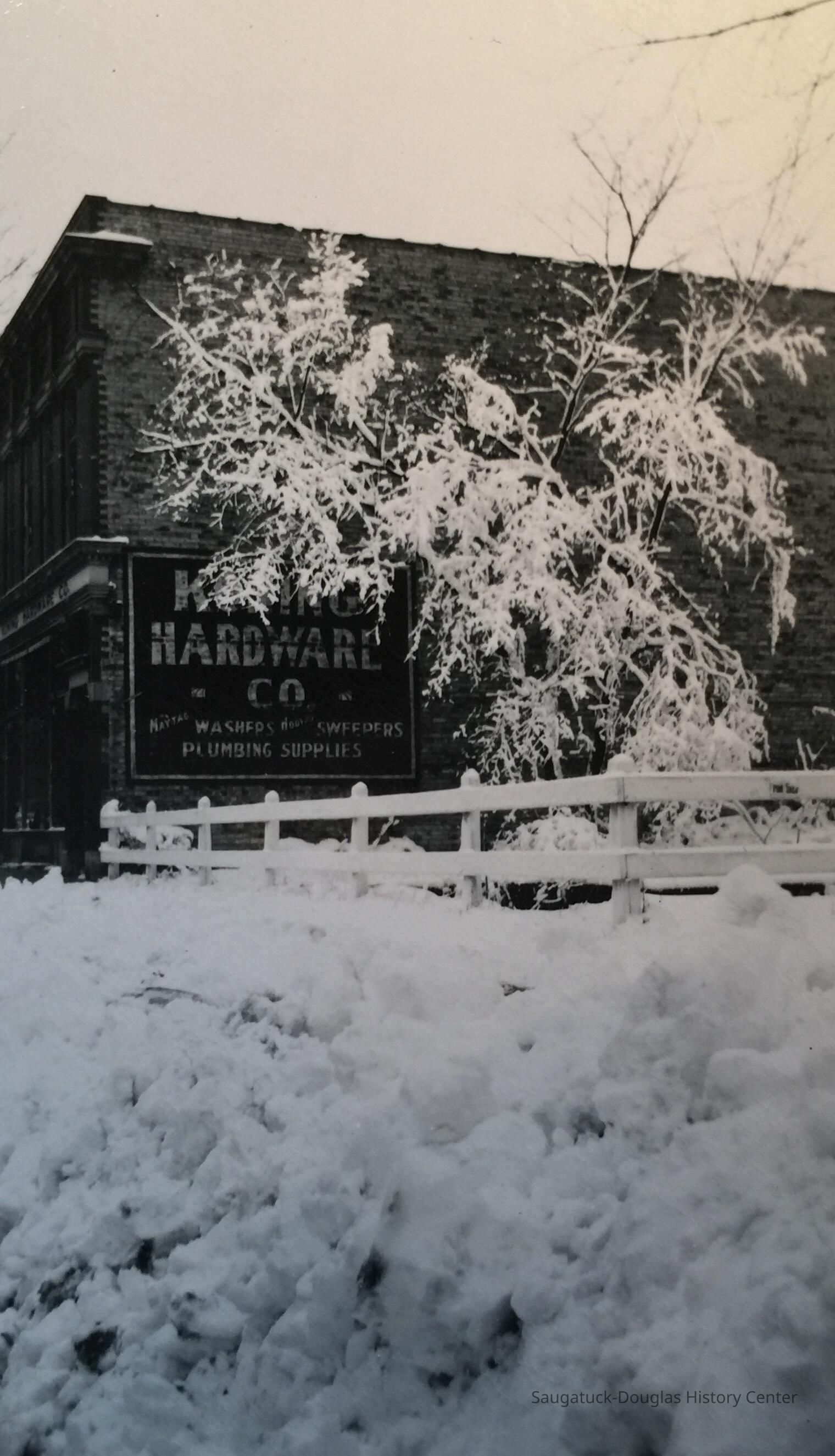          Koning Hardware after heavy snow picture number 1
   