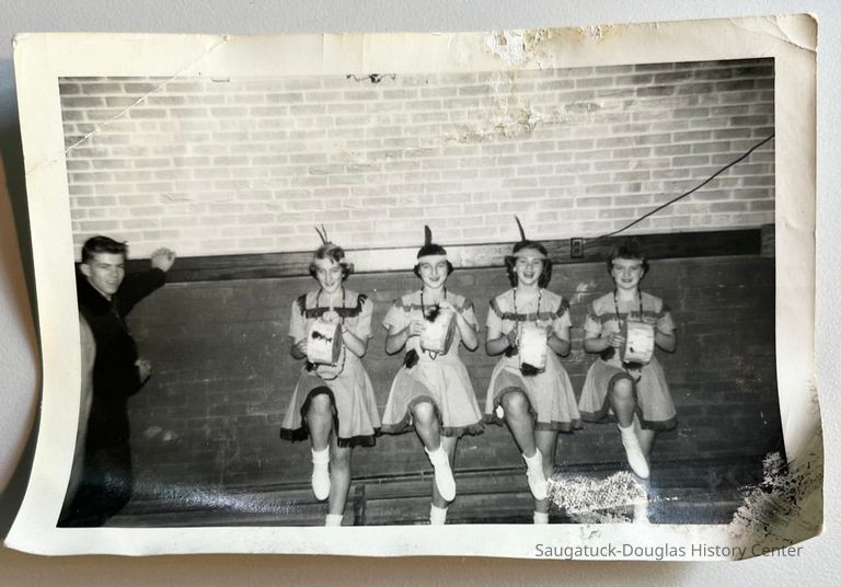          Cheer squad in costume picture number 1
   