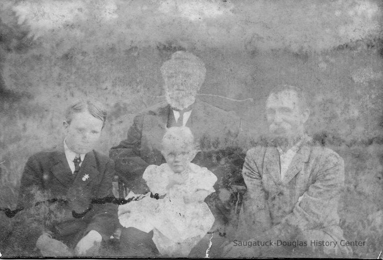          89-1-155B_Newhham_family.jpg 929KB; Four generations of the Newnham family, oldest is Richard B. Newnham, his son Stephen L. Newnham (far right), his son Harry Newnham (for left) and his daughter Ruth
   