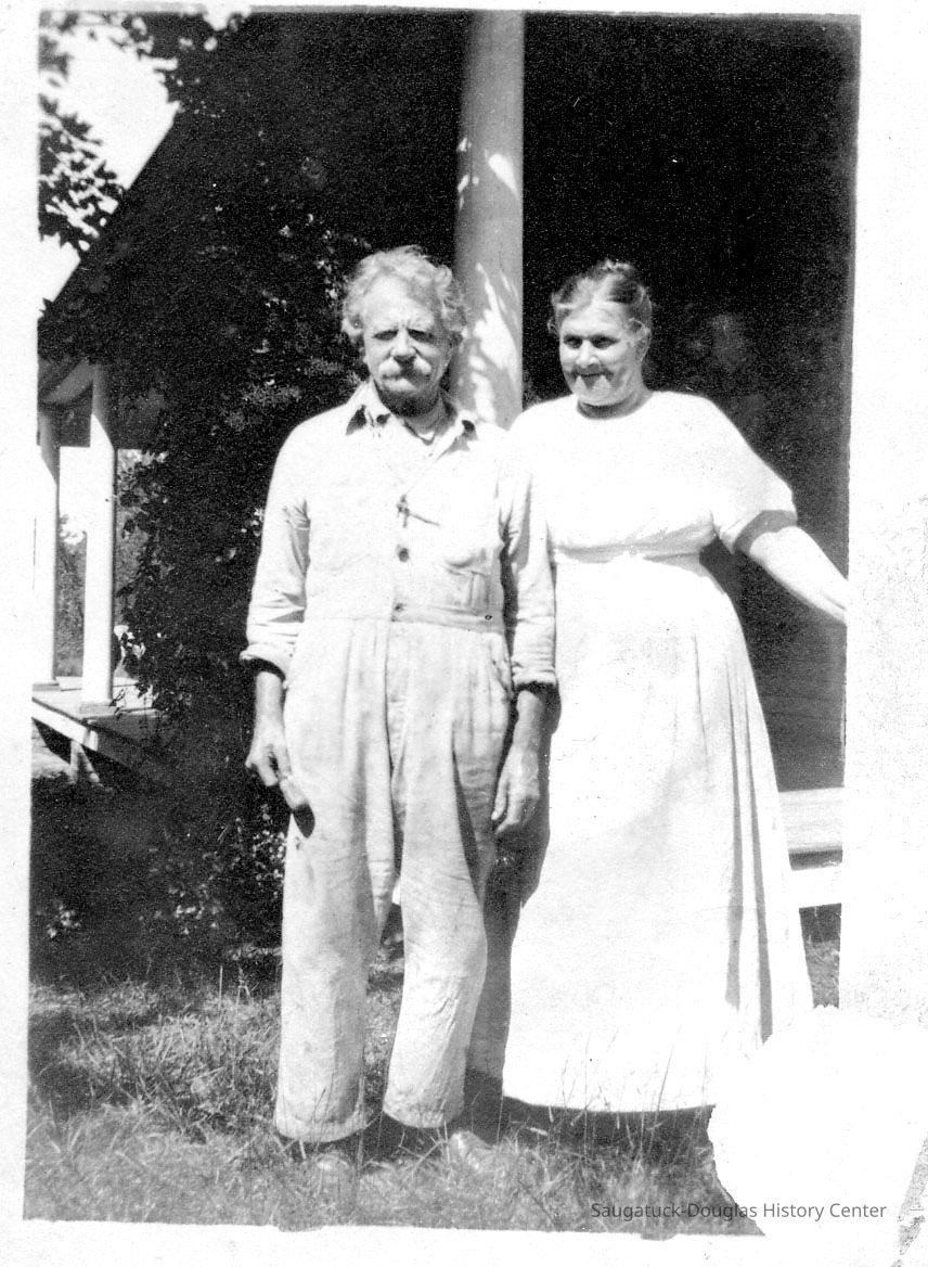          89-1-162_D_Mr-Mrs_Newnham.jpg 232KB; Stephen L. Newnham and Althea L. Deming Newnham
   