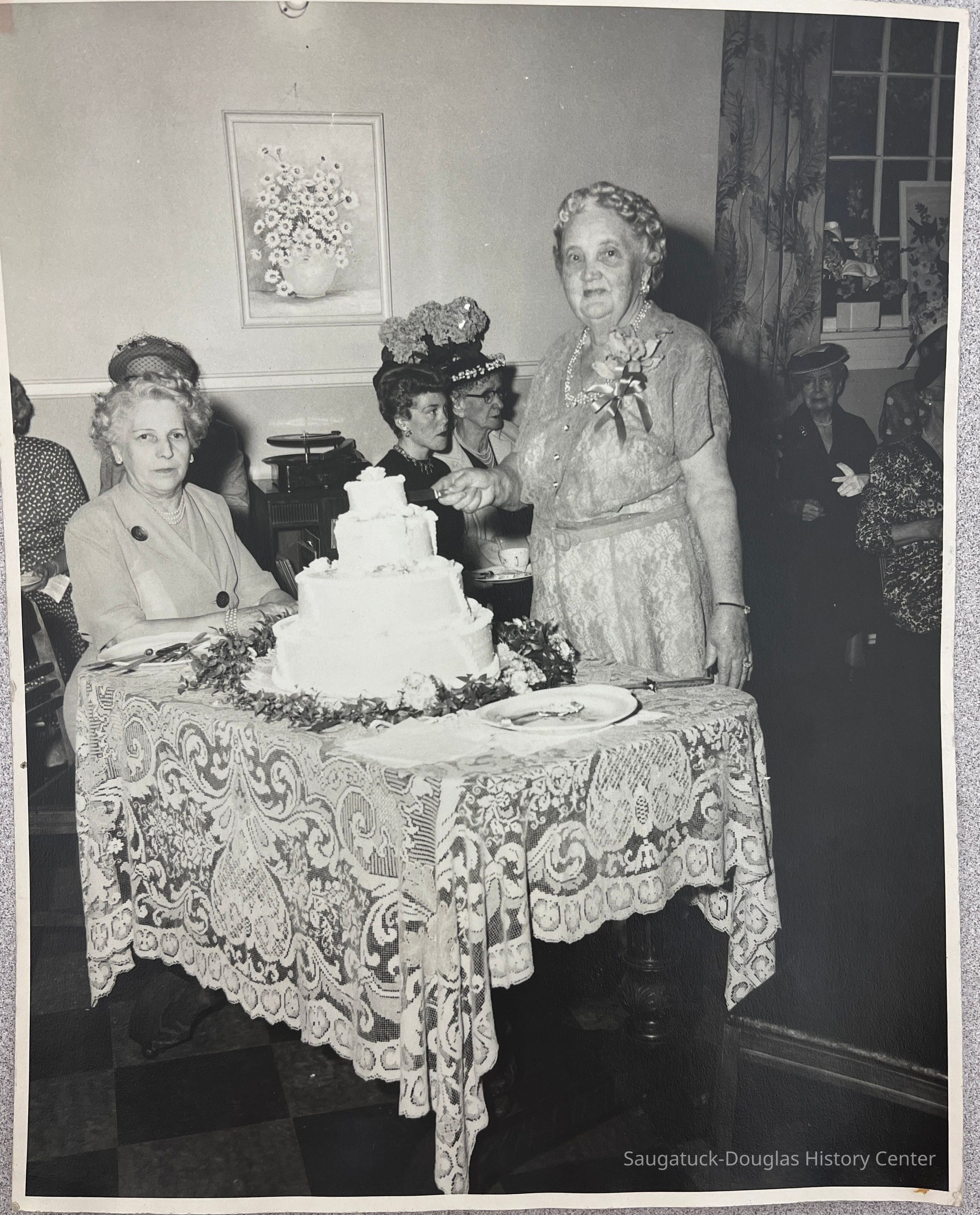 Olive Ludwig and May Heath picture number 1