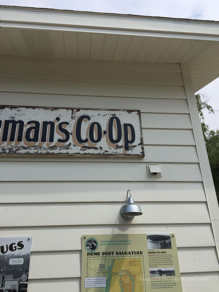 Commercial fishing signs and net - Image 4