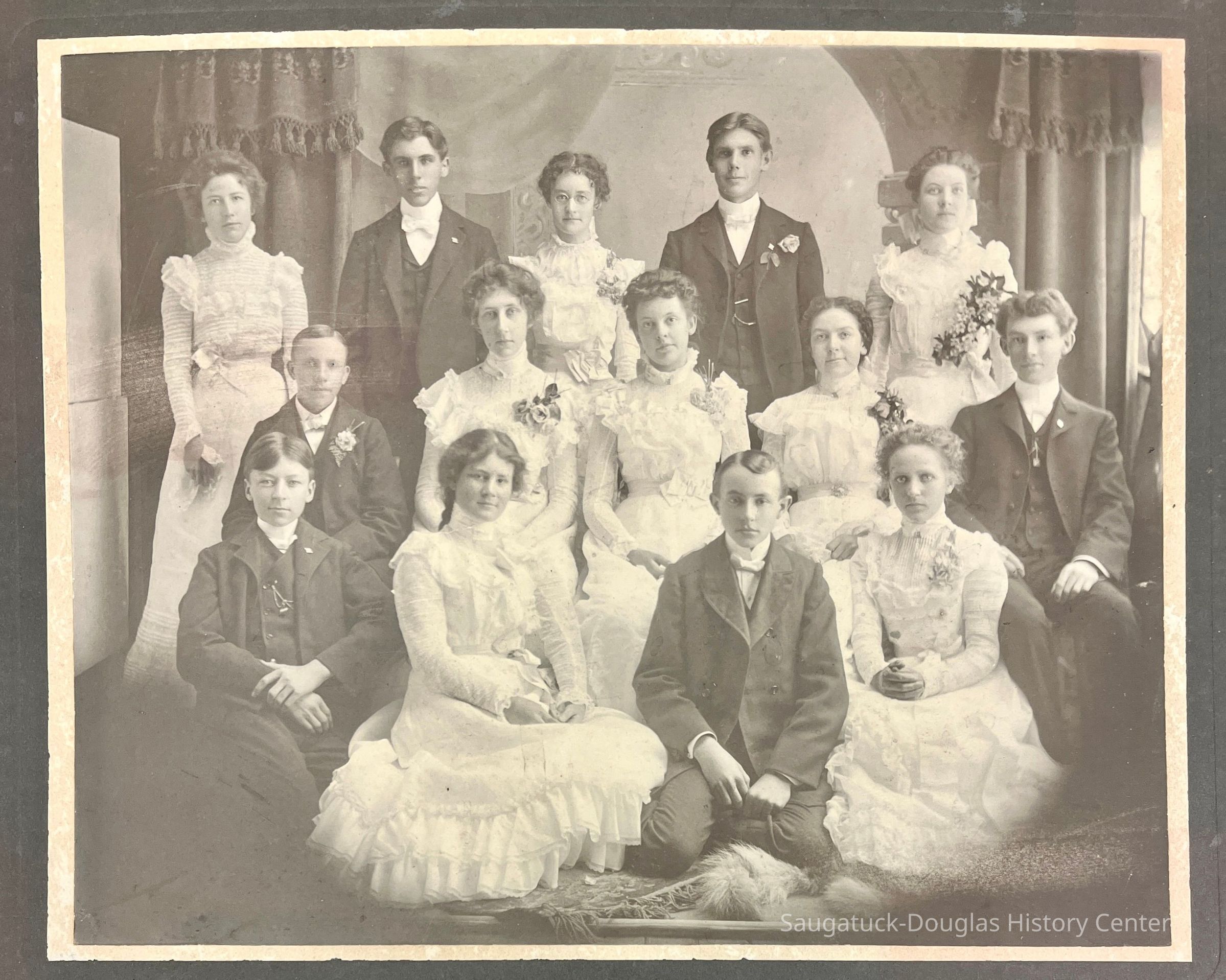          Graduating class 1900 picture number 1
   