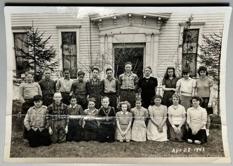          Douglas School class 1943 picture number 1
   