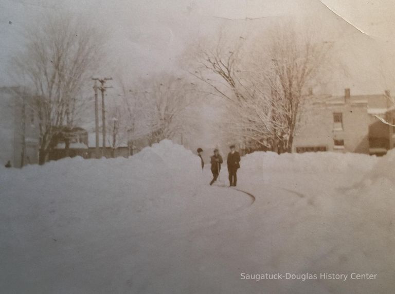          Interurban tracks in snow picture number 1
   