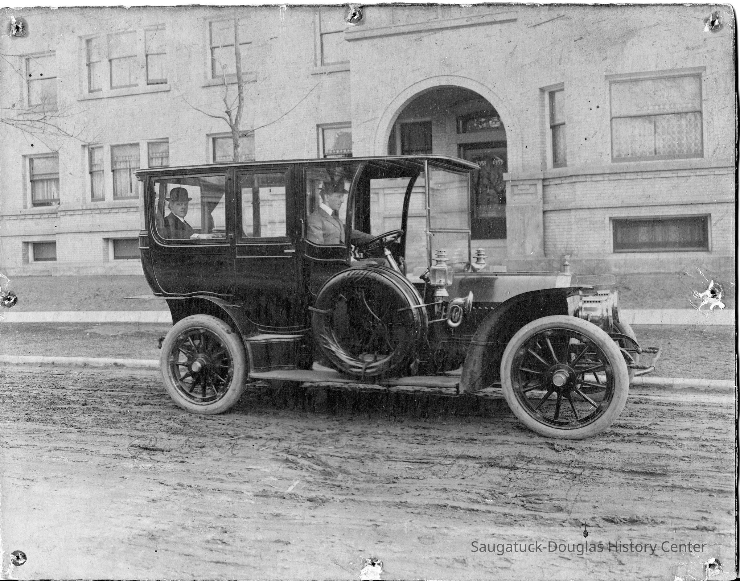          89-1-147 Bob Moore in auto.jpg 3.7MB; Bob or Robert Moore
   