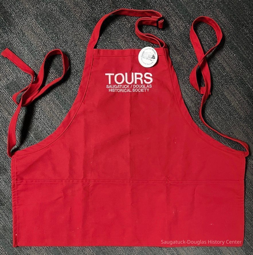          Walking tours apron, pin and video recording. picture number 1
   