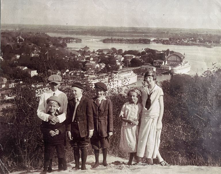          Children on Mt. Baldhead picture number 1
   