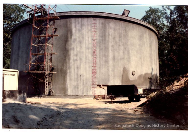          Water_tank_-4.jpg 386KB; Scans of these photos from December 2003
   