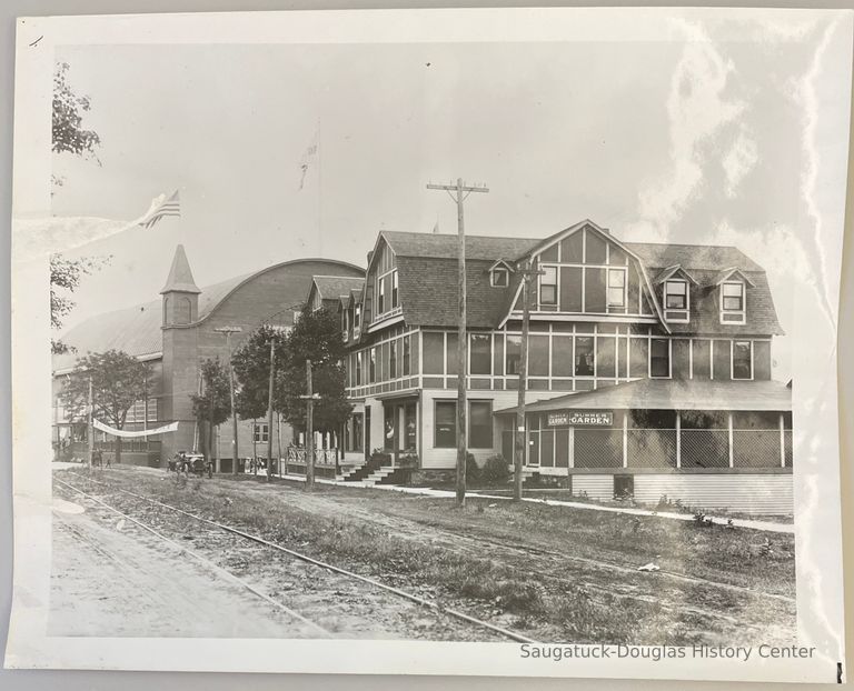          Hotel Saugatuck with Interurban tracks picture number 1
   