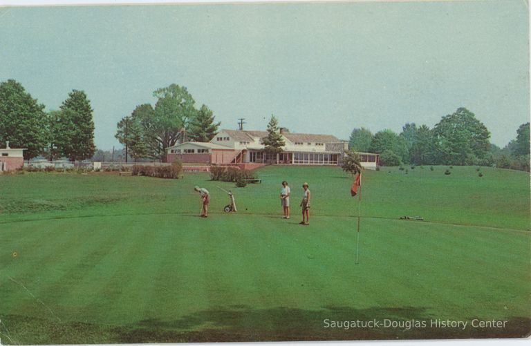          9th Green in front of Hamilton Lake Golf and Country Club
   