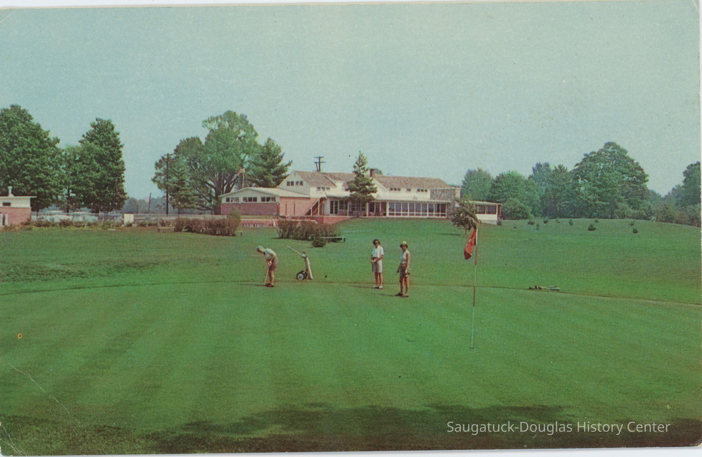 9th Green in front of Hamilton Lake Golf and Country Club