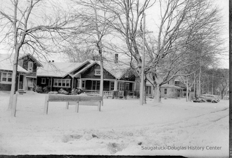          Ross Phelps house 1947 picture number 1
   