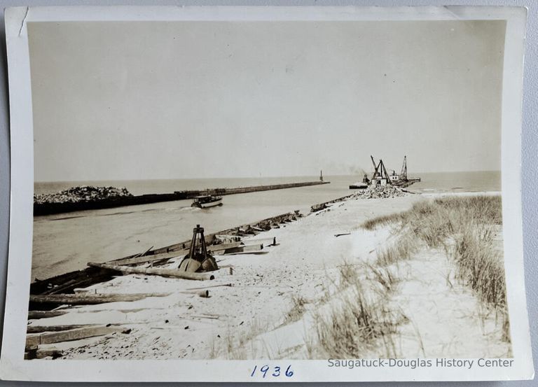          Saugatuck piers 1936 picture number 1
   