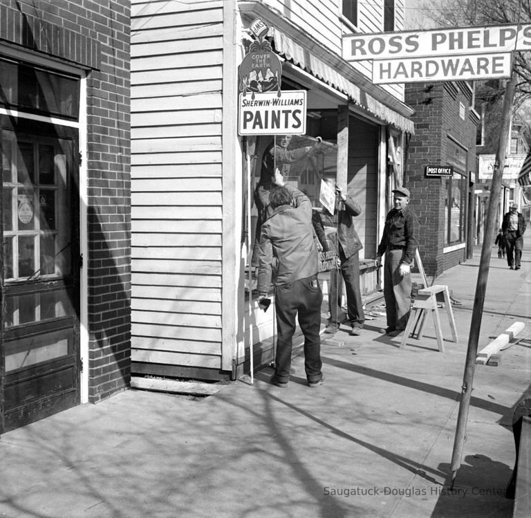          Ross Phelps Hardware 1958 picture number 1
   