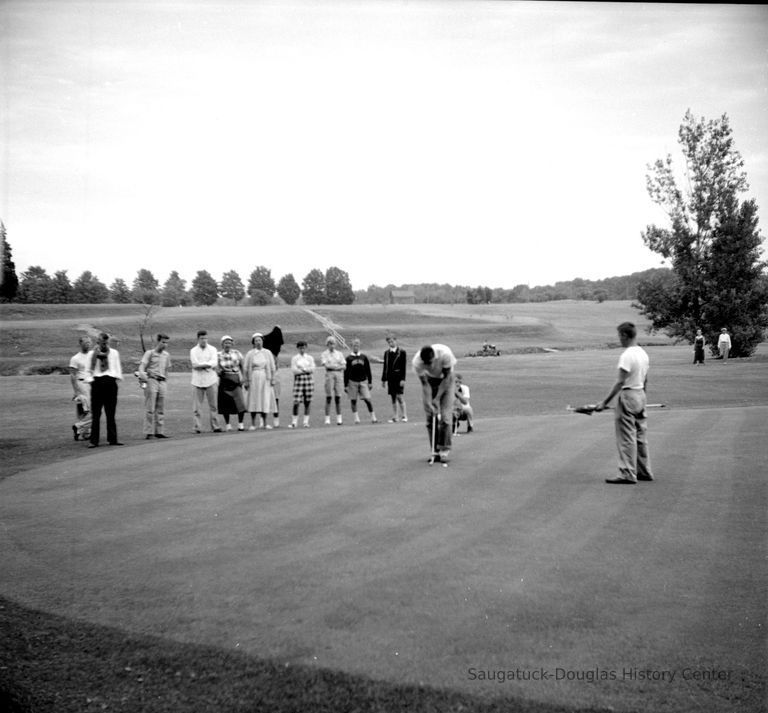          632 0/4	Saugatuck - Golf Assorted golfers; at Clearbrook
   