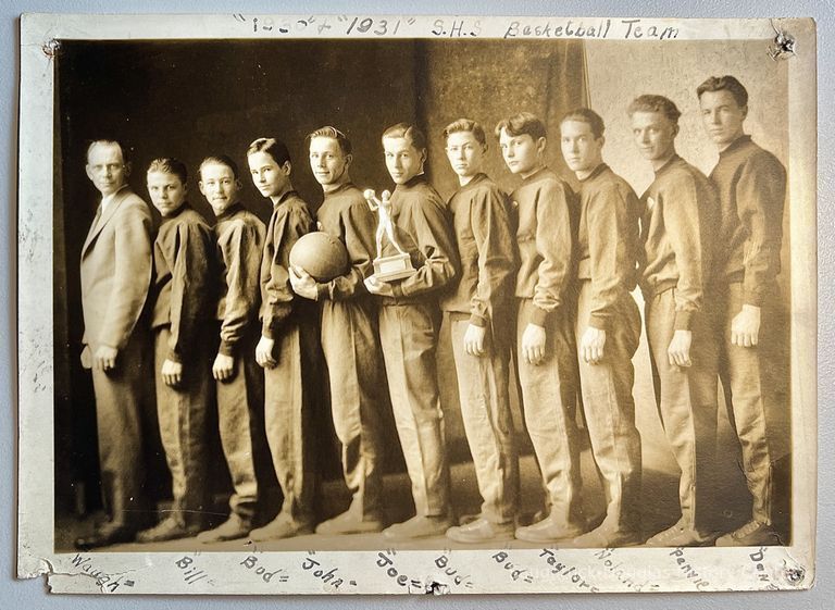          front; The players may be Bill Wilson, Bud Bekken, John Barron, Joe ?, Bud ?, Bud ?, Paul Taylor or Taylor Plummer, Noland Shreckengust, Penvie Monique and Don Bird
   