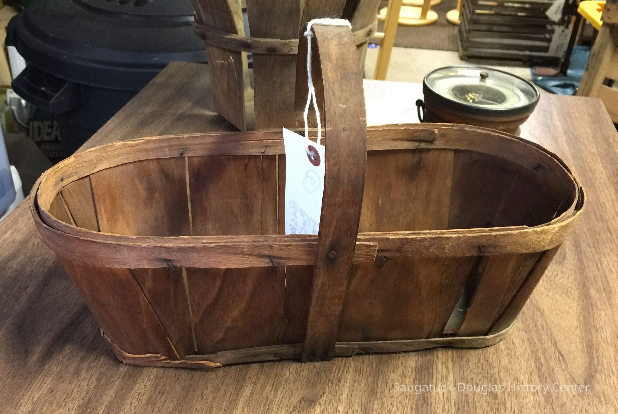 Basket with handle picture number 1