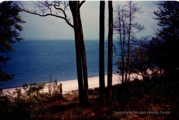          Pier Cove Lakeshore 1945
   