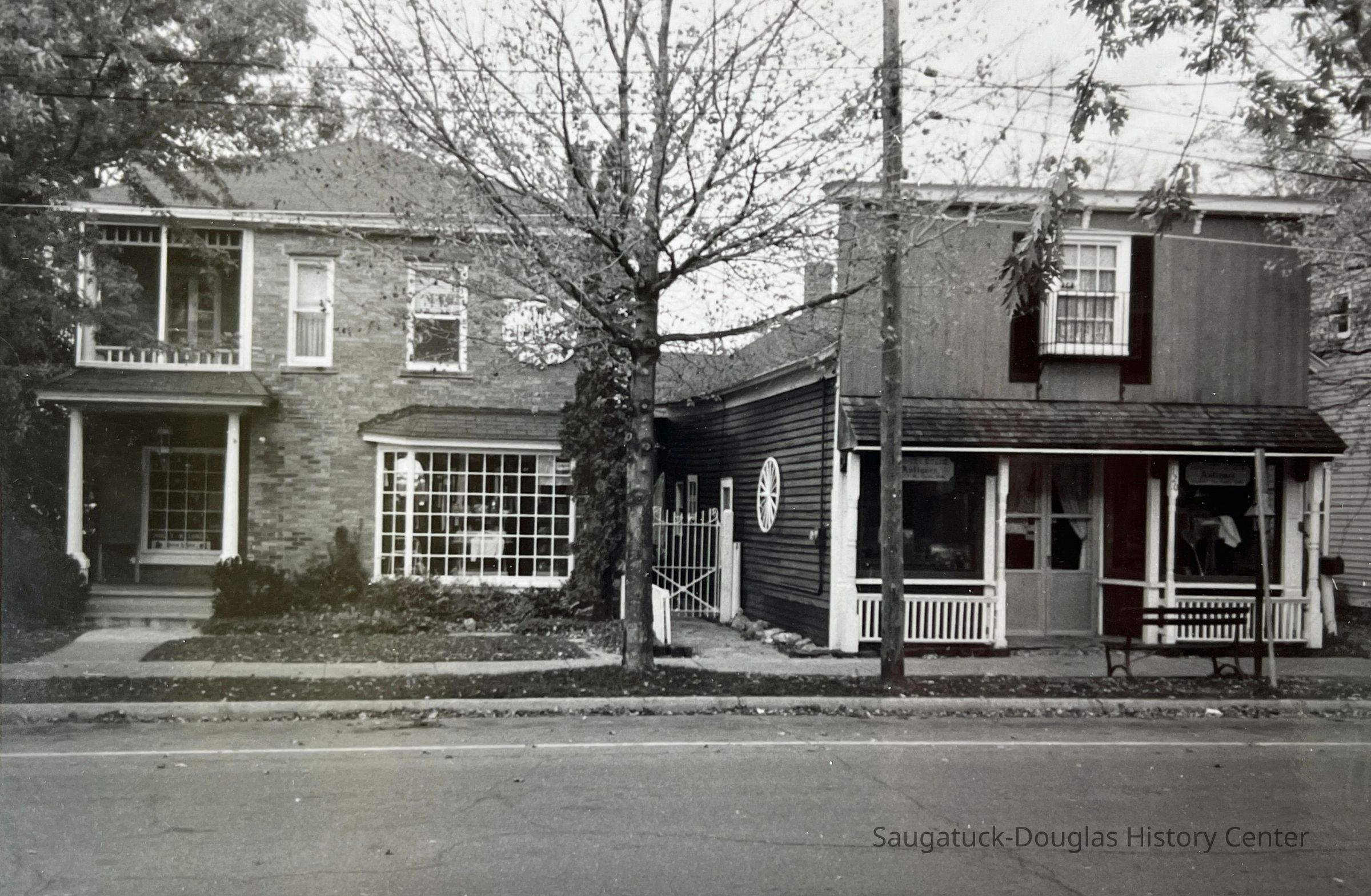          Bay Building and Kollen Country Store Antiques
   