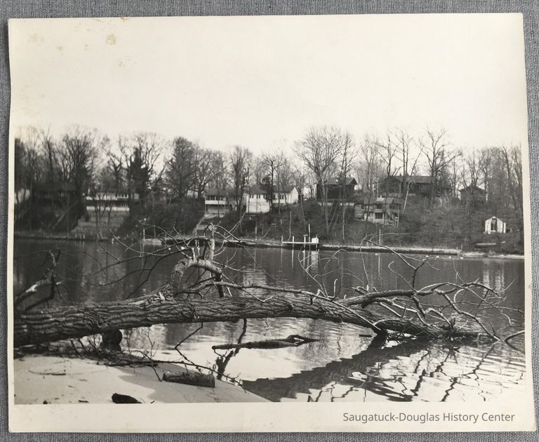          Cottages along the water picture number 1
   