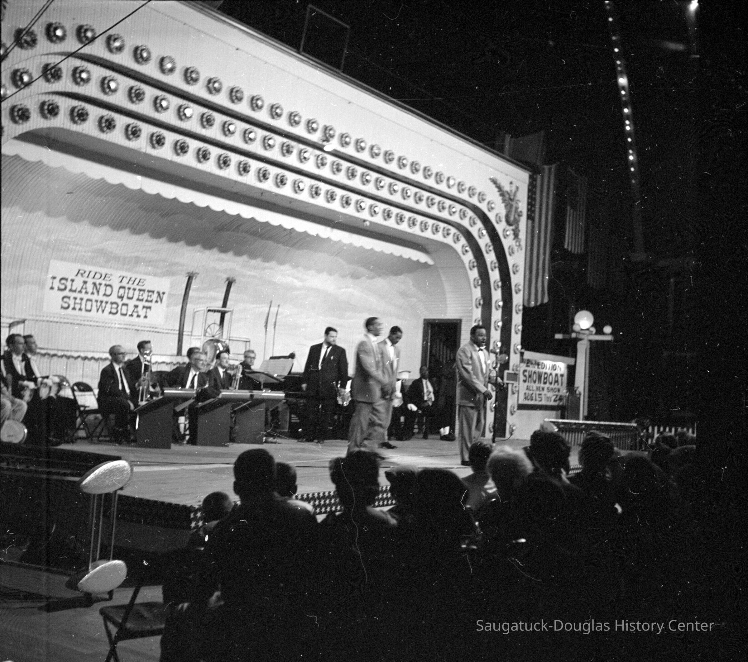 Big Pavilion Int Showboat Band closeup a458.jpg 2.1MB