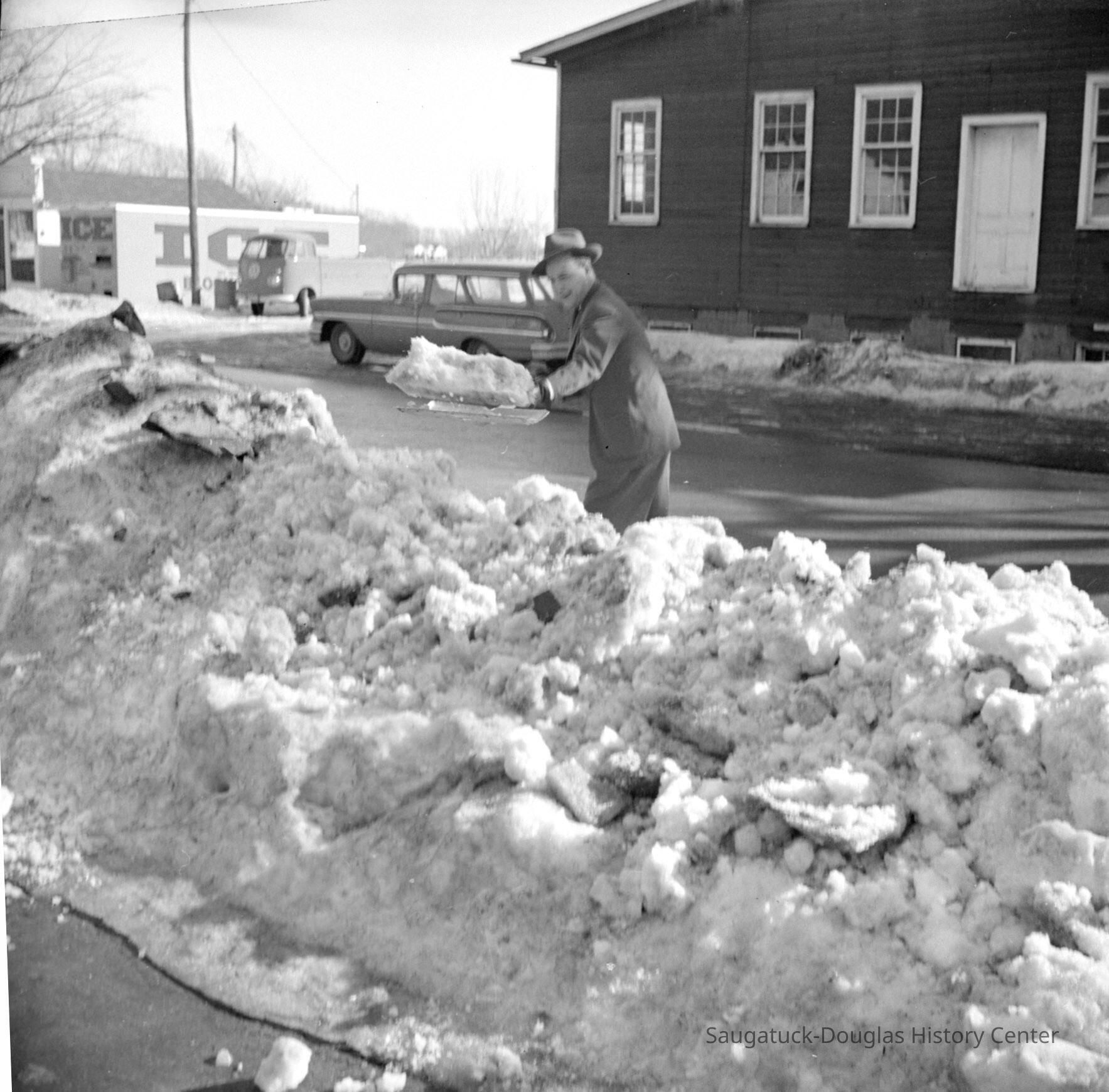 Corner of Griffin and Culver ca 1952. Fruit Exchange in the background in the area that is now Coghlin Park.