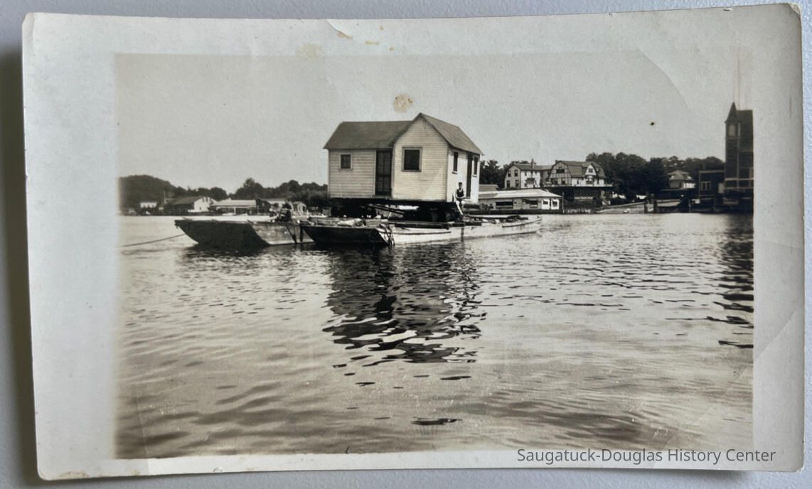          House boat picture number 1
   