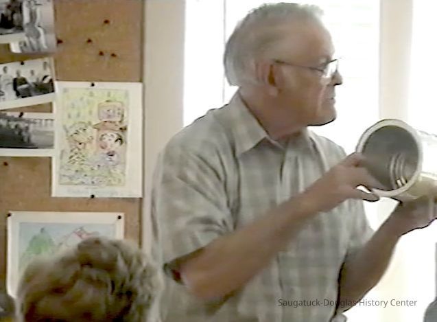          Bill Lankton speaking that Saugatuck-Douglas History Museum in 2004
   