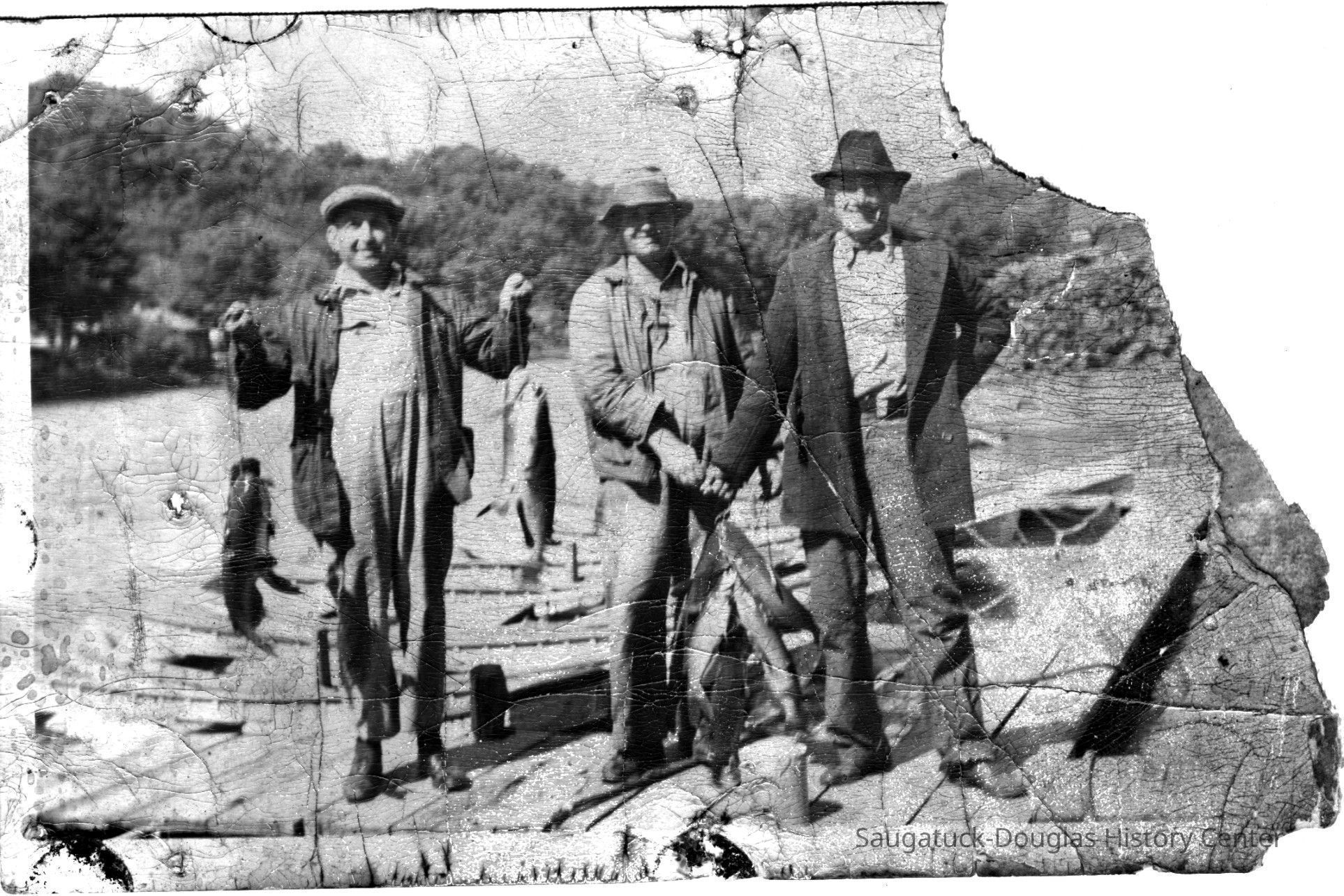          89_1_83_A_Men_with_fish.jpg 751KB; a
   