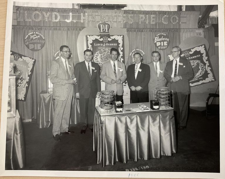          “Vic Culver on Right. Frodo (Fritz) Hansen on far right.”
   