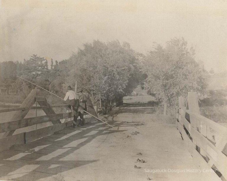          old wood bridge
   
